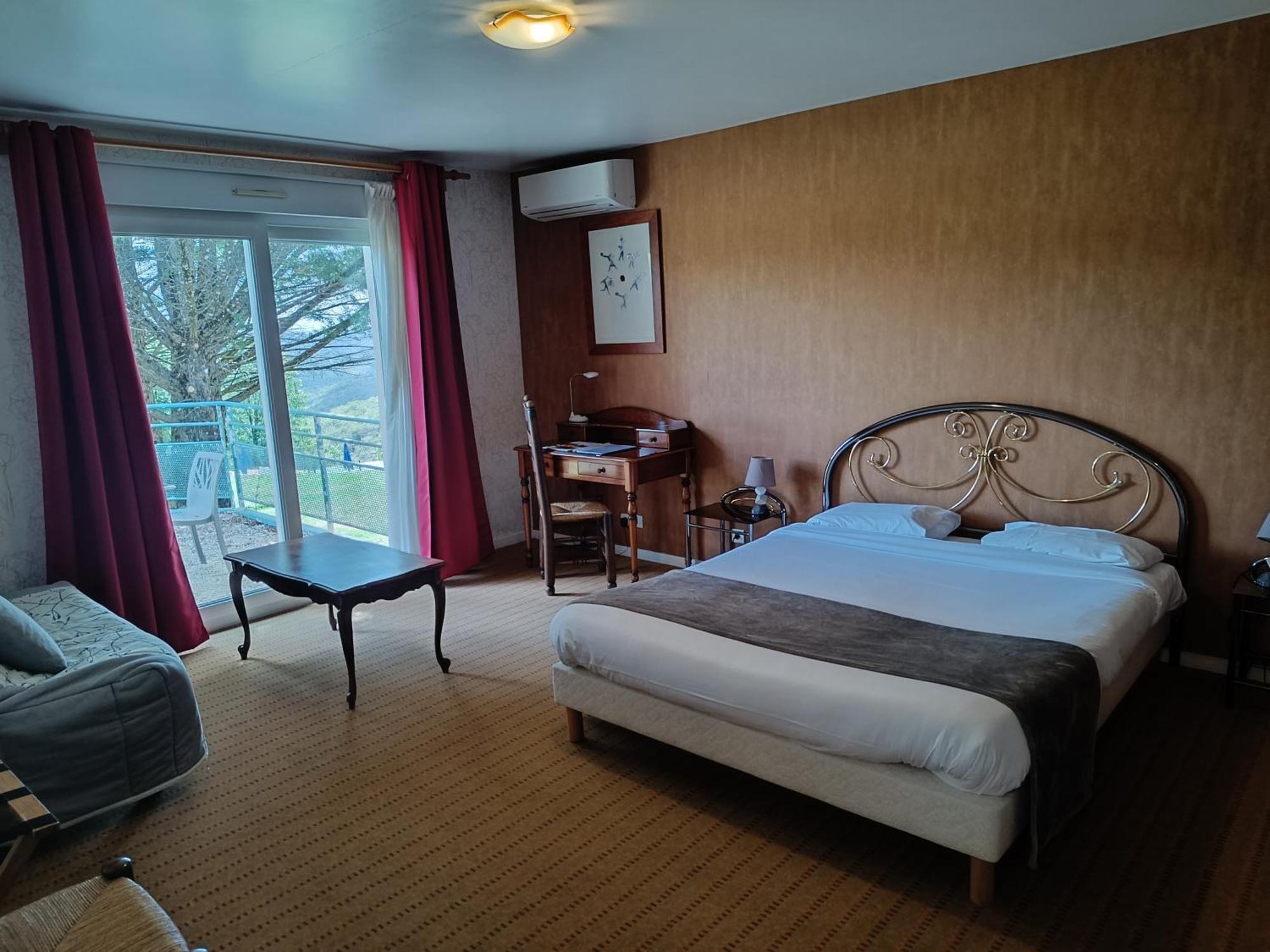 Logis Hotel La Bergerie Hotel 3 Etoiles Restaurant Savoureux Saint-Pierre-Lafeuille Dış mekan fotoğraf